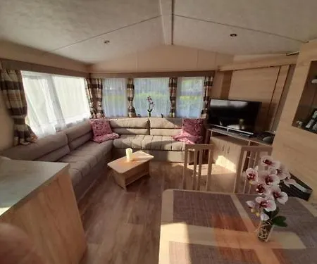 Holiday home De' Borns Mobielhome Rheinsberg