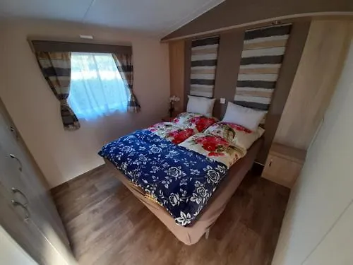 De' Borns Mobielhome بيت للعطل راينزبرج